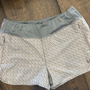 Women’s Huk shorts size large